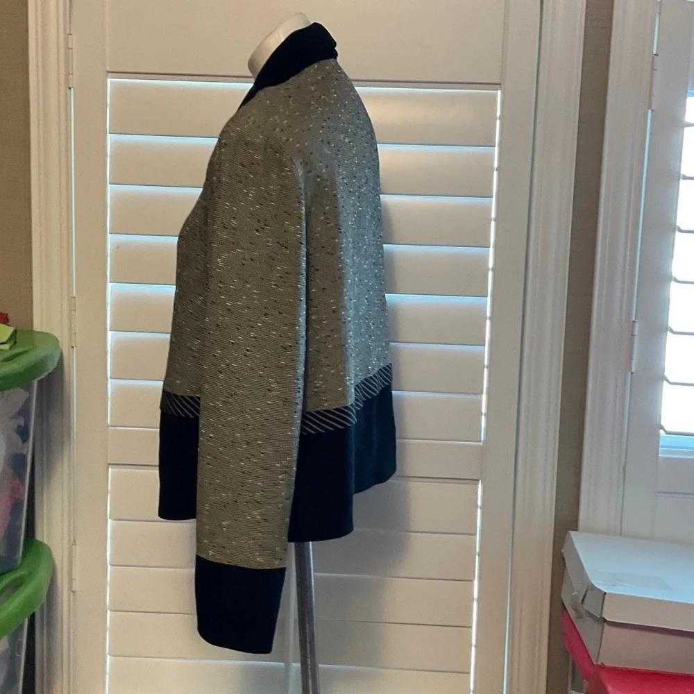 Chic Women's Black and Gray Jacket - Picture 4 of 10